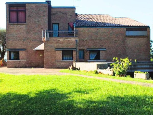 casa indipendente in vendita a Cornuda
