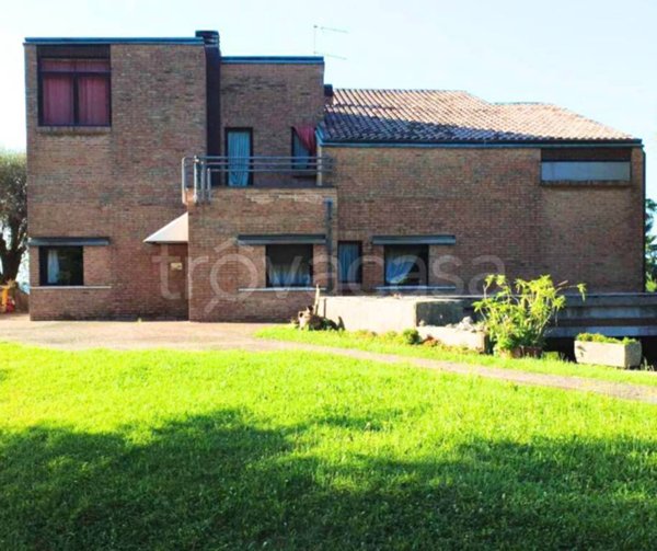 casa indipendente in vendita a Cornuda