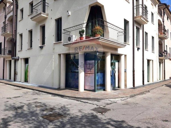 negozio in vendita a Cornuda