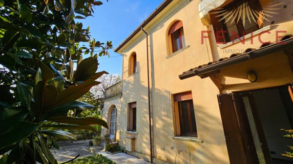 casa indipendente in vendita a Cornuda