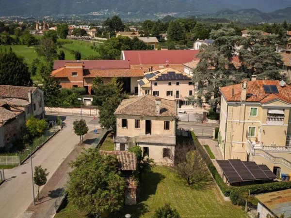casa indipendente in vendita a Cornuda