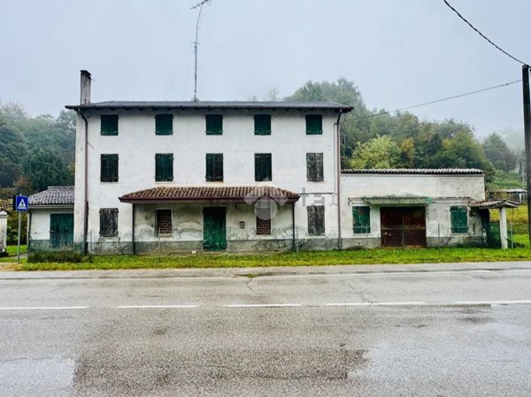 casa indipendente in vendita a Cornuda