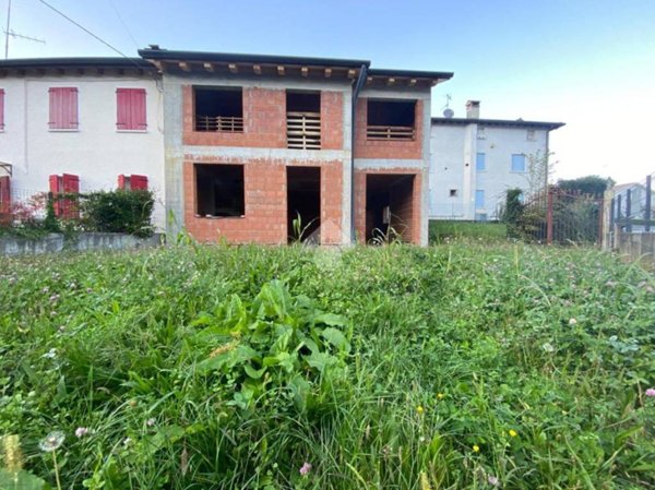 casa indipendente in vendita a Cornuda