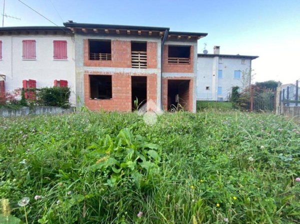casa indipendente in vendita a Cornuda