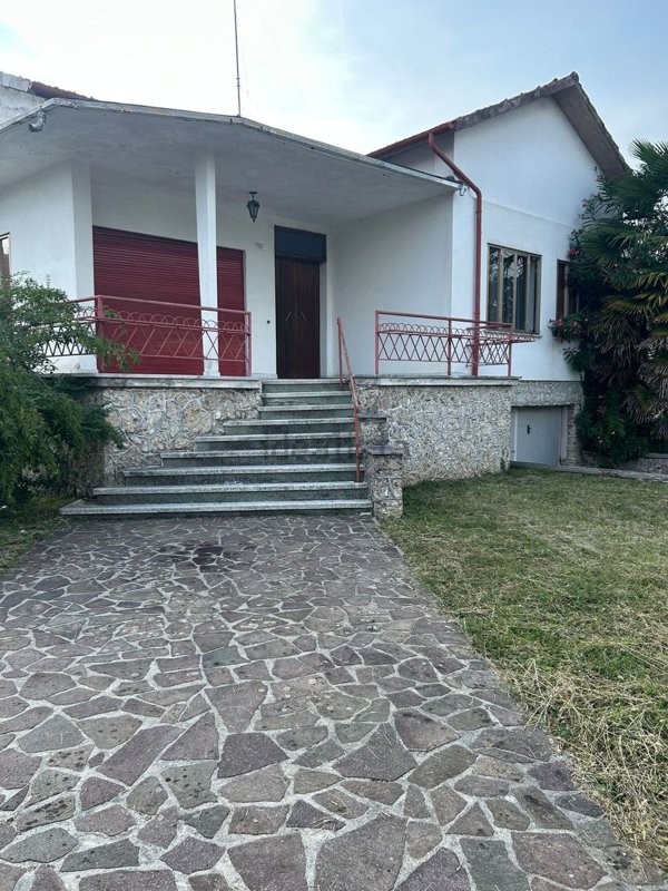 casa indipendente in vendita a Cornuda