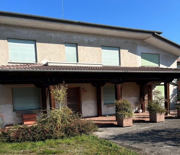 casa indipendente in vendita a Cornuda