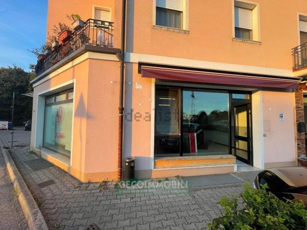 negozio in vendita a Cornuda