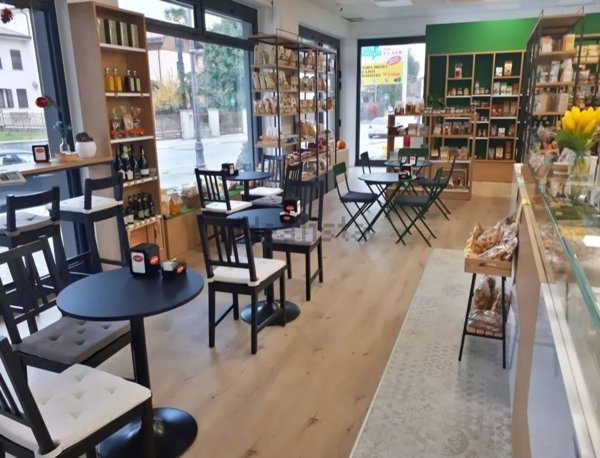 negozio in vendita a Cornuda