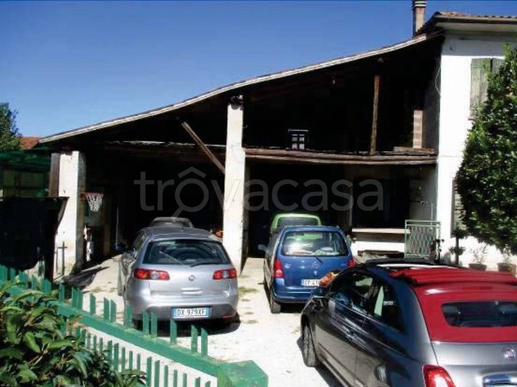 locale commerciale in vendita a Cornuda