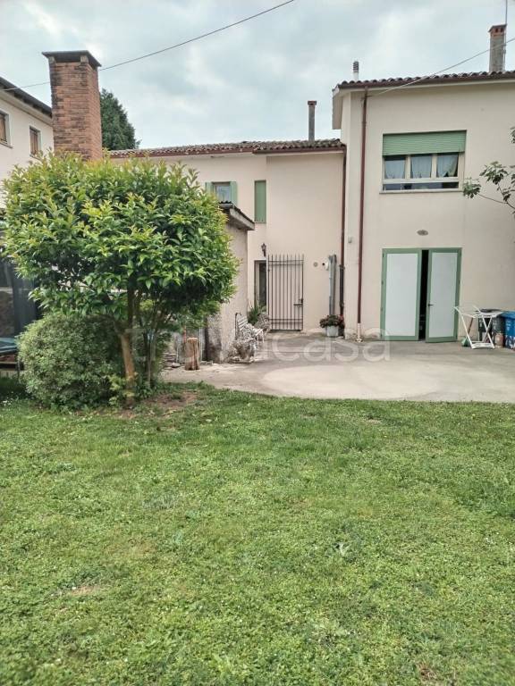 negozio in vendita a Cornuda