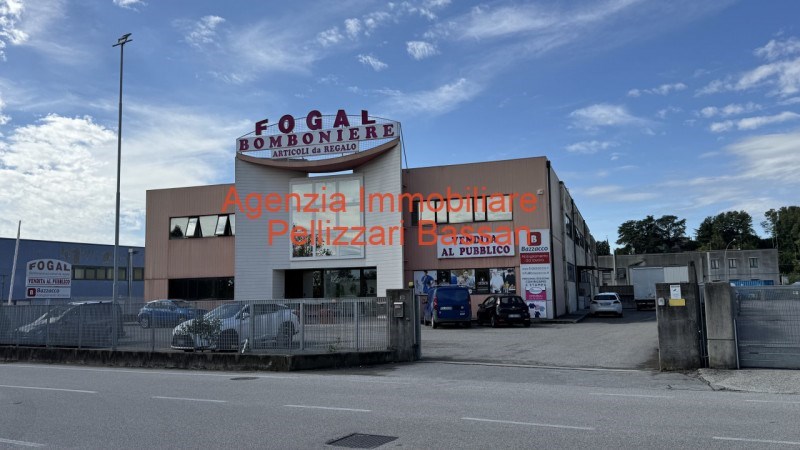 locale commerciale in vendita a Cornuda