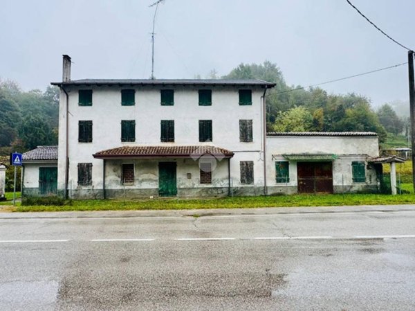 casa indipendente in vendita a Cornuda