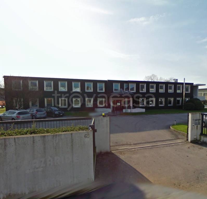 locale commerciale in vendita a Cornuda