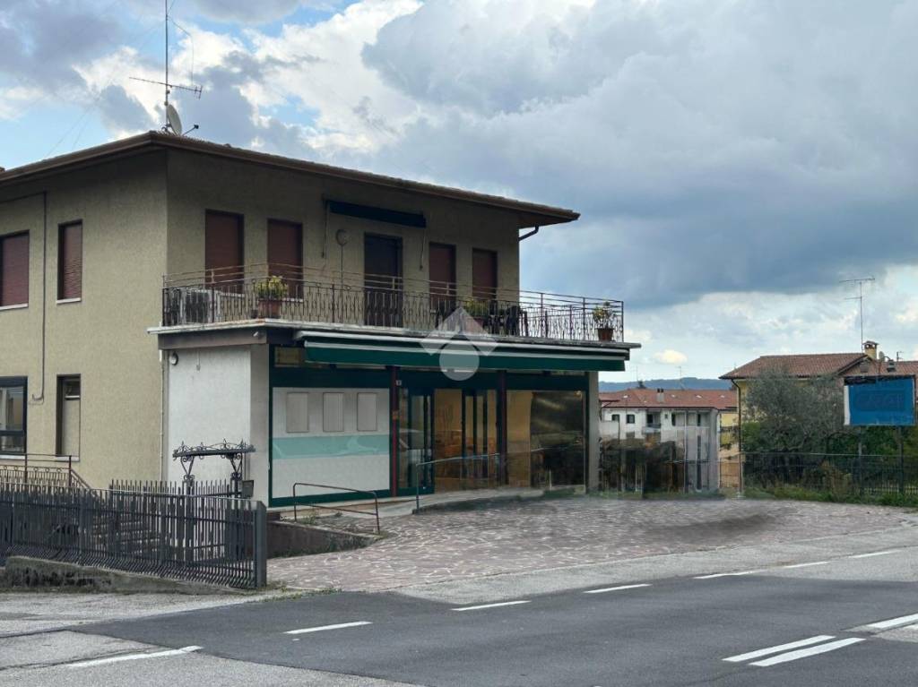 negozio in vendita a Cornuda