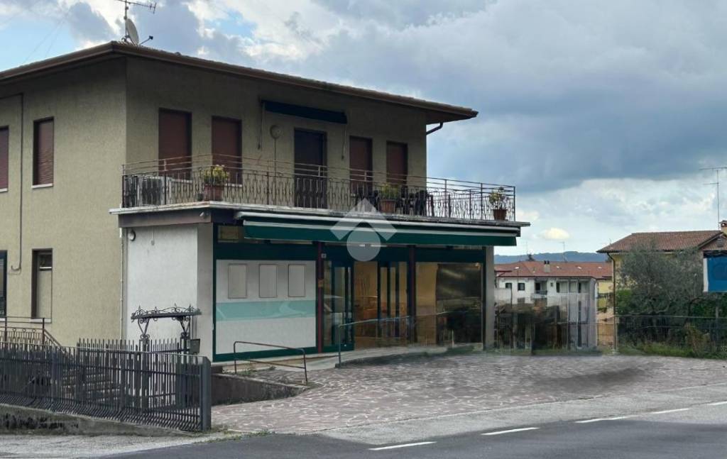 negozio in vendita a Cornuda