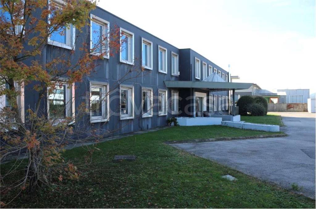 locale commerciale in vendita a Cornuda