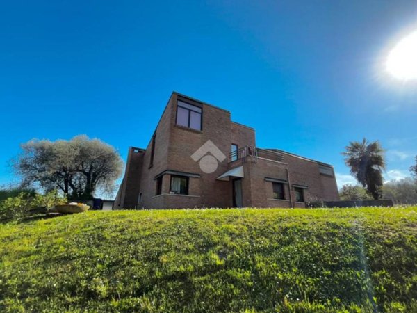 casa indipendente in vendita a Cornuda