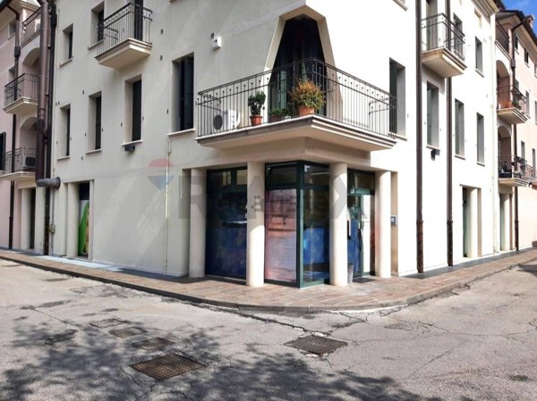 negozio in vendita a Cornuda