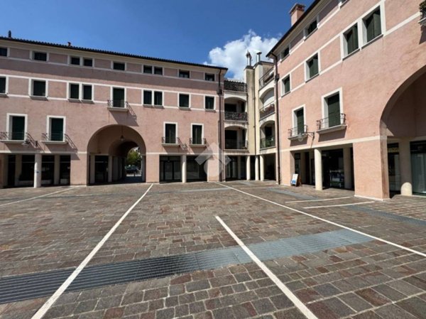 negozio in vendita a Cornuda