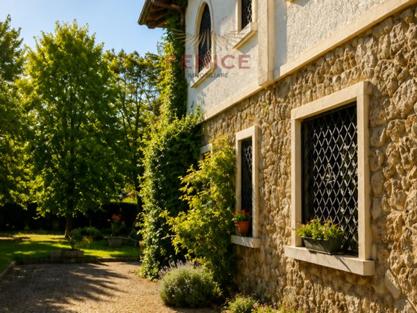 casa indipendente in vendita a Cornuda