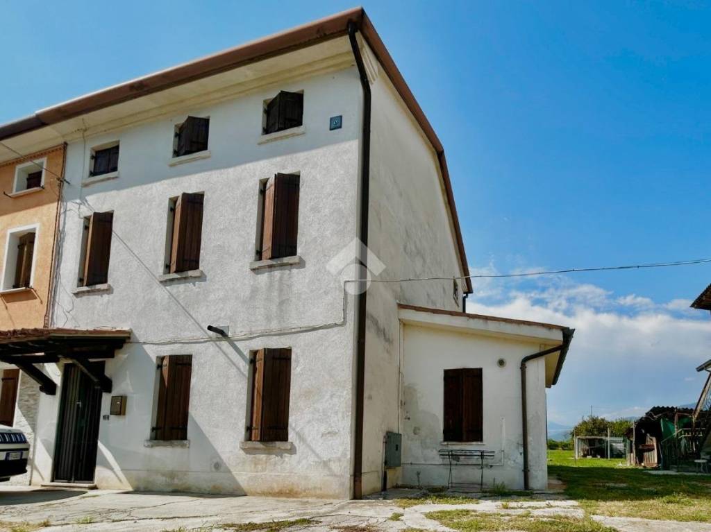 casa indipendente in vendita a Cornuda
