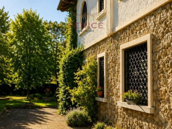 casa indipendente in vendita a Cornuda