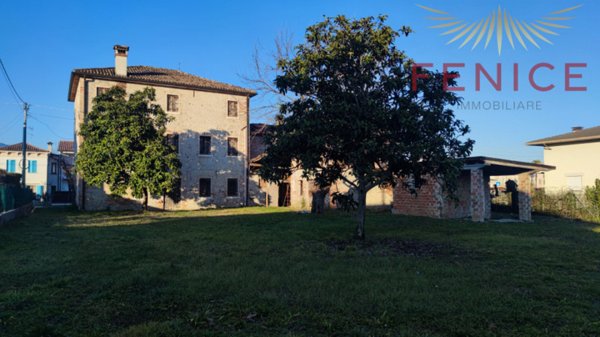 casa indipendente in vendita a Crocetta del Montello in zona Ciano