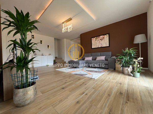 casa indipendente in vendita a Crocetta del Montello in zona Nogarè
