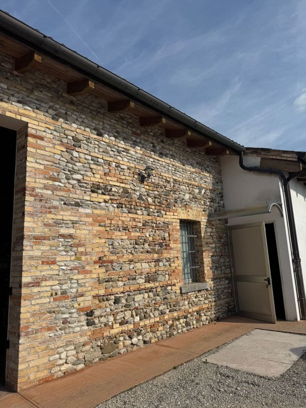 locale commerciale in vendita a Crocetta del Montello in zona Ciano