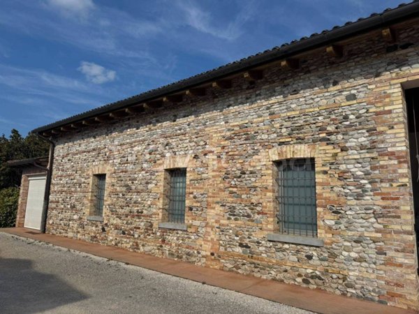 locale commerciale in vendita a Crocetta del Montello in zona Ciano