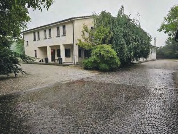 locale di sgombero in vendita a Crocetta del Montello in zona Ciano