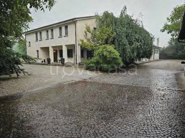 locale commerciale in vendita a Crocetta del Montello in zona Ciano