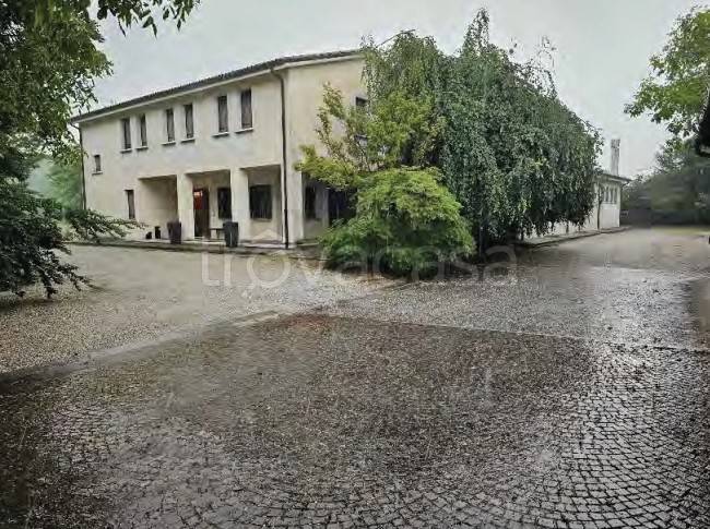 locale commerciale in vendita a Crocetta del Montello in zona Ciano