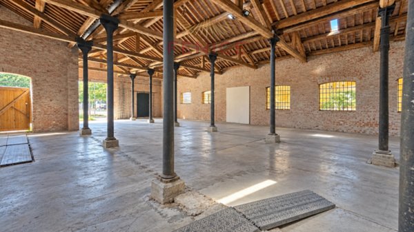 locale commerciale in vendita a Crocetta del Montello in zona Nogarè