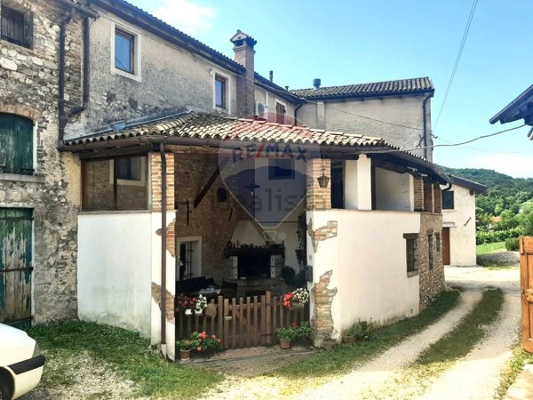 casa indipendente in vendita a Farra di Soligo in zona Col San Martino
