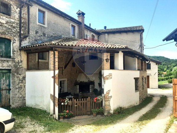 casa indipendente in vendita a Farra di Soligo in zona Col San Martino