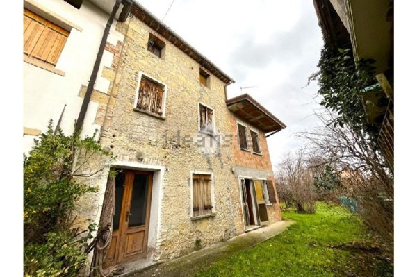 pentavano in vendita a Farra di Soligo in zona Col San Martino