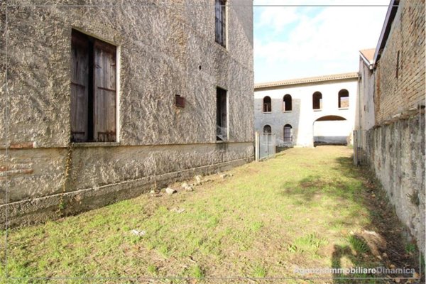 locale di sgombero in vendita a Farra di Soligo in zona Soligo