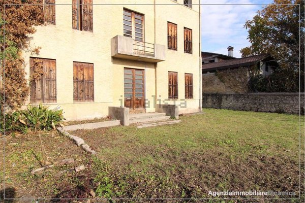 locale di sgombero in vendita a Farra di Soligo in zona Col San Martino