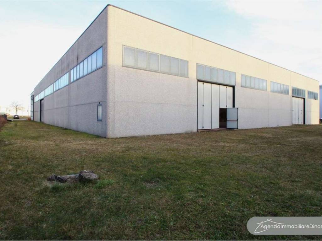 locale commerciale in vendita a Farra di Soligo in zona Soligo