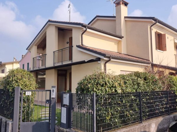 casa indipendente in vendita a Farra di Soligo in zona Soligo