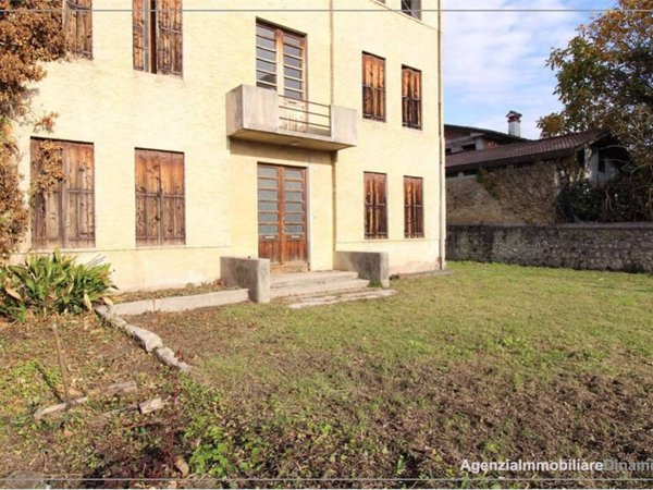 locale di sgombero in vendita a Farra di Soligo in zona Col San Martino