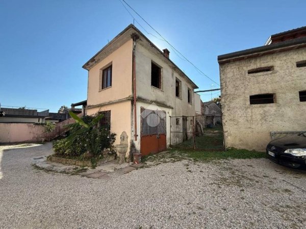 casa indipendente in vendita a Farra di Soligo in zona Soligo
