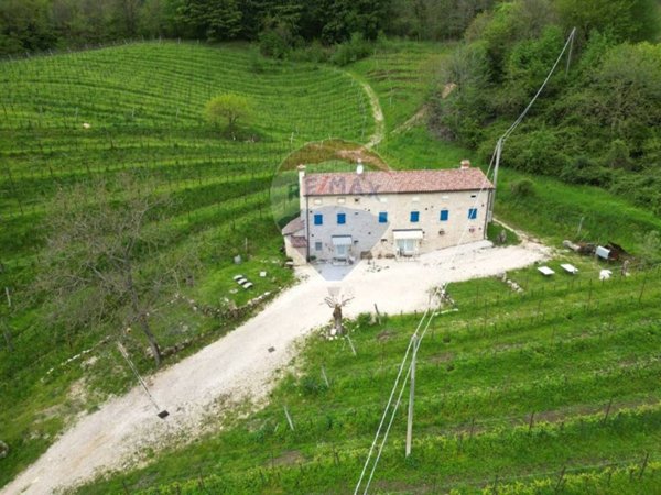negozio in vendita a Follina in zona Valmareno