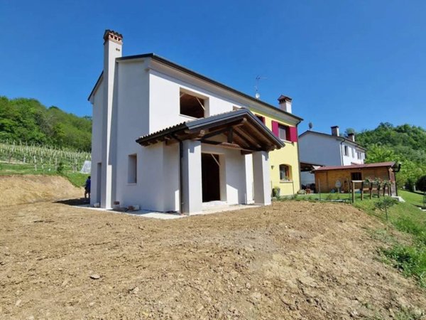 casa indipendente in vendita a Follina in zona La Bella