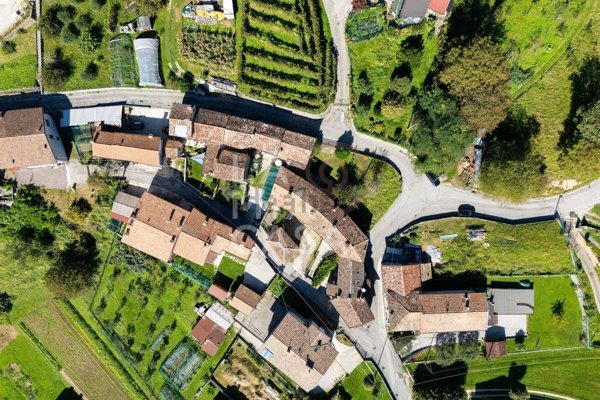 casa indipendente in vendita a Follina in zona Valmareno