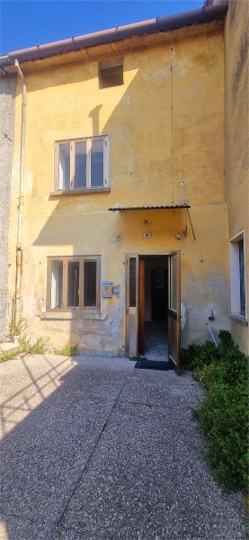 appartamento in vendita a Follina in zona Valmareno