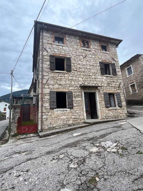 casale in vendita a Follina in zona Valmareno