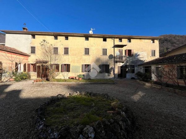 casa indipendente in vendita a Follina in zona Valmareno