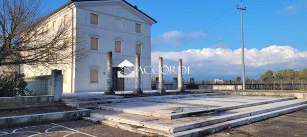 locale commerciale in vendita a Fontanelle